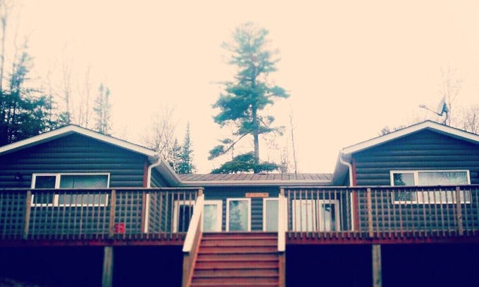 Kenora House | The Lily Pads Cabin - Lakewood Park Cabins