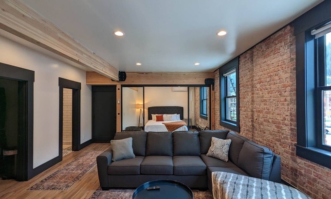 Wallace Apartment | The Linden Lofts at Albertini’s- Downtown Luxury Lofts # 2