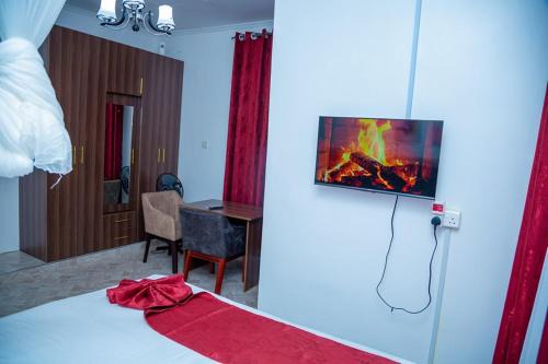 Kisumu Hotel | The lit garden place