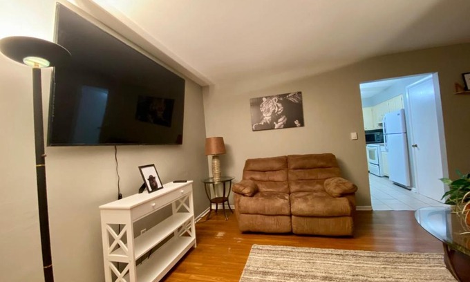 Fox Valley Apartment | The Little Amazon