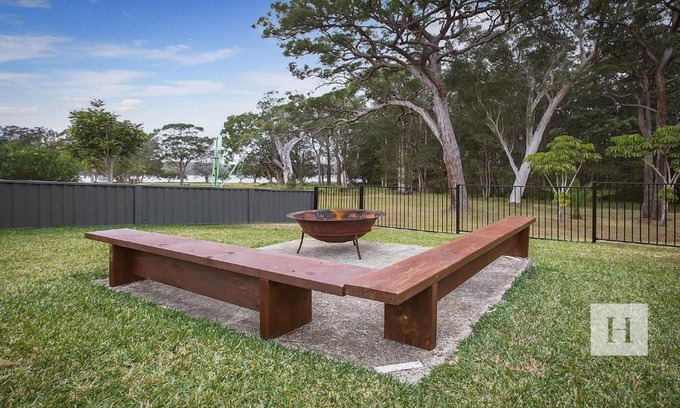 Gwandalan House | The Little Blue Lakehouse