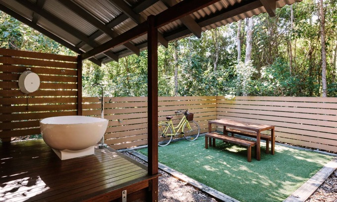 Nelly Bay House | The Little Bush Hut, Nelly Bay