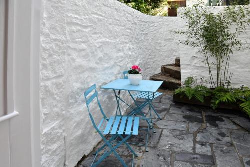 Chysauster Apartment | The Little Courtyard