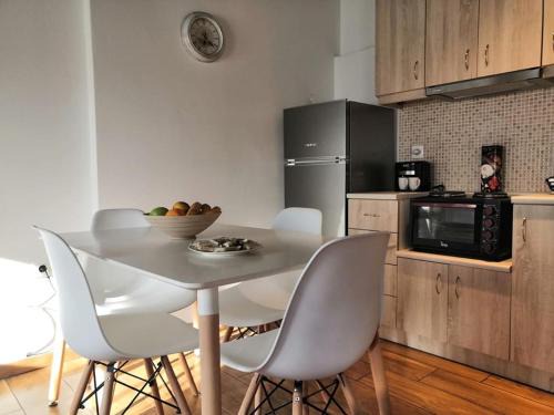 Kastraki Apartment | The Little Gem Under The Rocks