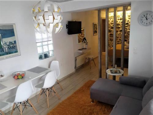 Kastraki Apartment | The Little Gem Under The Rocks 2