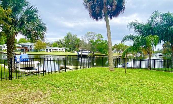 New Port Richey Cottage | The Little River Cottage-walk to downtown!