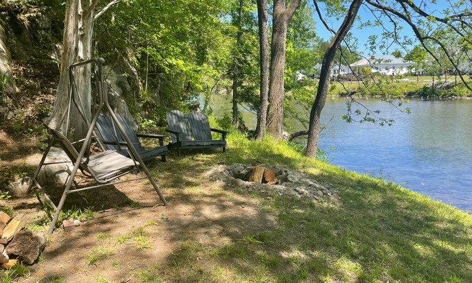 Townsend House | The Little River Farmhouse – Your Smoky Mountain Riverside Retreat