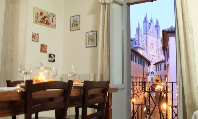 Orvieto Apartment | The little terrace on the cathedral