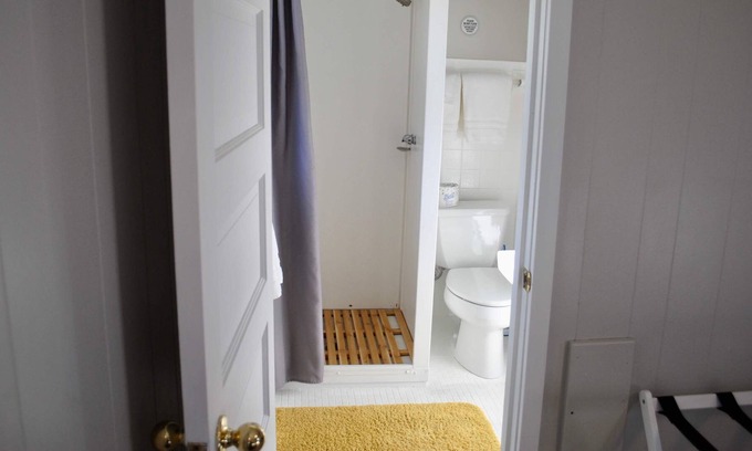 Mount Horeb House | THE LITTLE VILLAGE , 2 Full Beds 104