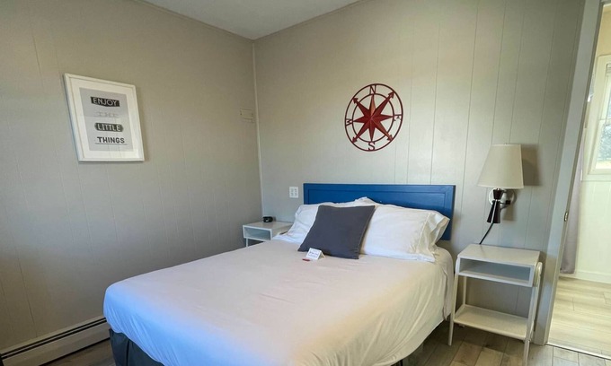 Mount Horeb House | THE LITTLE VILLAGE , Full Bed 108