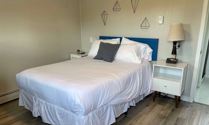 Mount Horeb Apartment | THE LITTLE VILLAGE , Full Bed 106