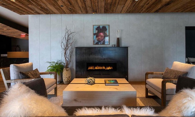 Downtown Hotel | The Lloyd Stamford, Tapestry Collection by Hilton