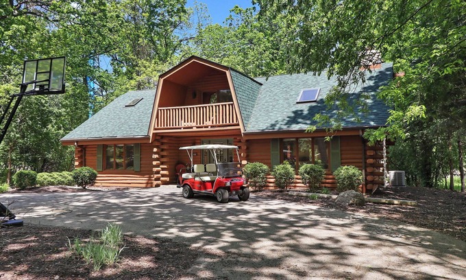 Fontana House | The Lodge at Geneva Lake |Golf Cart |Impressive Log Cabin |Deck |Abbey Springs |Beach |Pools