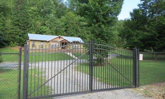 Hanceville Cottage | The Lodge: A Family Retreat Near Smith Lake