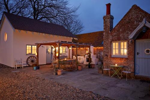 Lewes House | The Lodge at Blue Door Barns