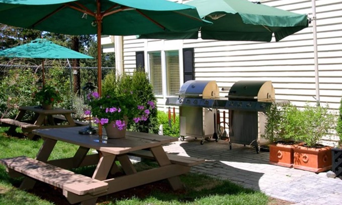 Lower Kingsbury Hotel | The Lodge at Kingsbury Crossing