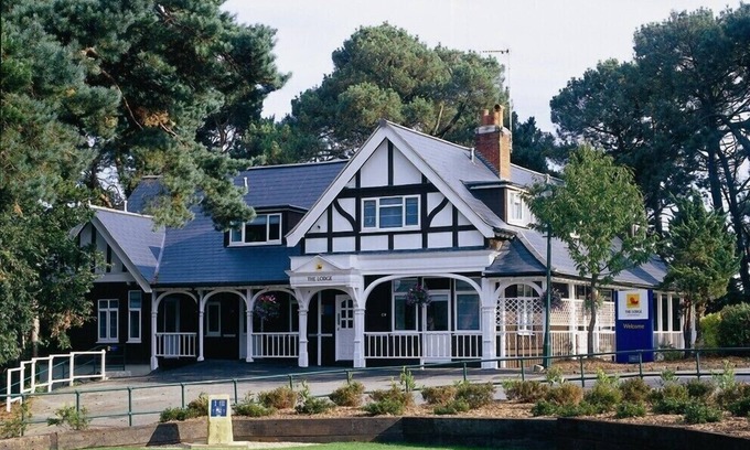 Bournemouth Cabin | The Lodge at Meyrick Park