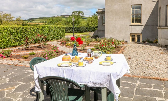 Knockaderry Cross Roads House | THE LODGE AT RAHEENGRANEY HOUSE in Raheengraney, County Wicklow
