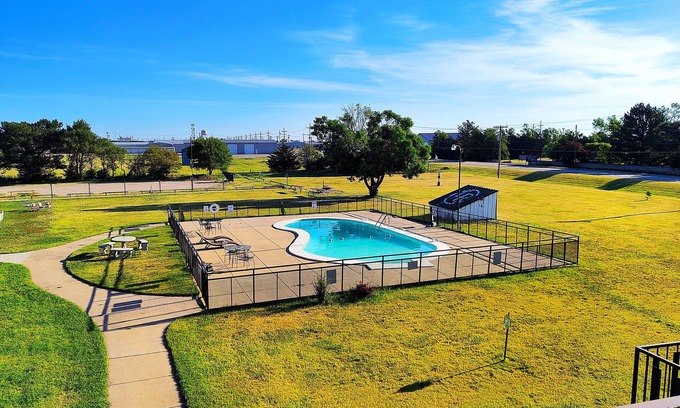 Russell Hotel | The Lodge at Russell