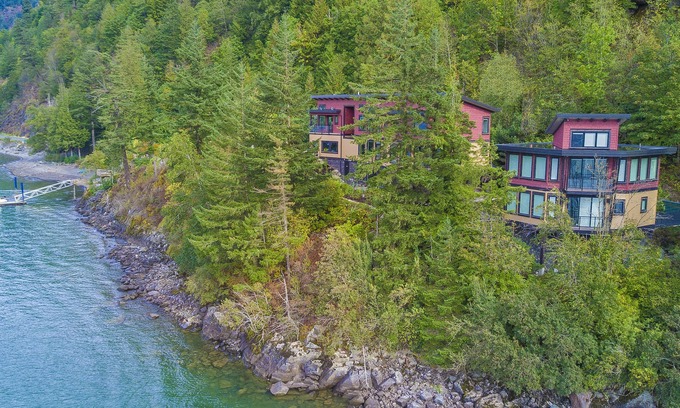 Harrison Hot Springs Cabin | "The Lodge on Harrison Lake" Main Residence