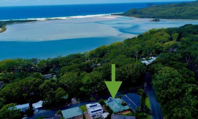 Smiths Lake House | The Lodge - Lake/Ocean Views - Pet Friendly
