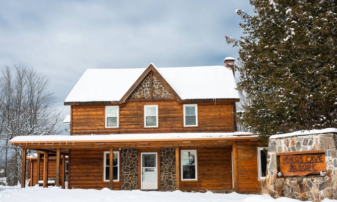 North Frontenac Resort | The Lodge - Myers Cave Resort