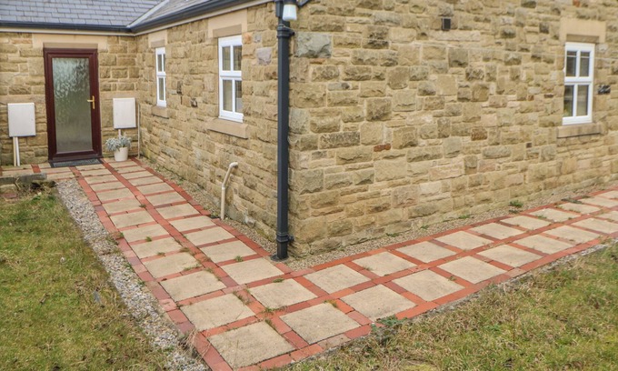 North Bitchburn Cabin | THE LODGE, pet friendly, with a garden in Bishop Auckland
