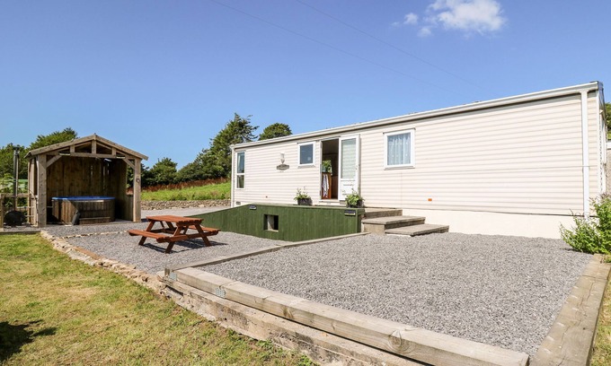 Llanelli Cottage | THE LODGE, pet friendly, country holiday cottage in Pontyates