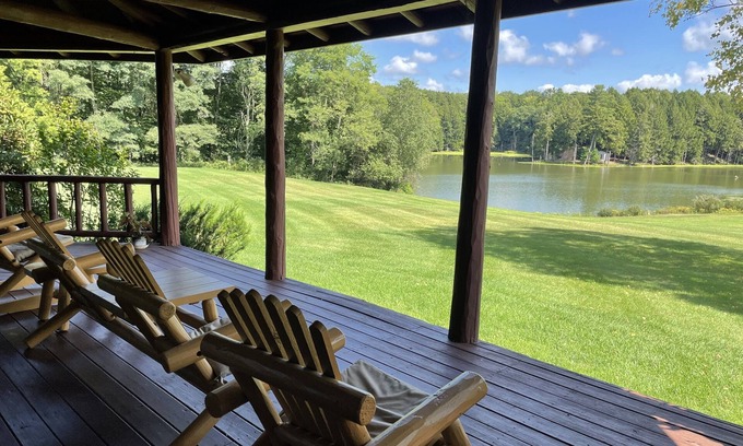 Maryland House | The Lodge, Unique log cabin, private lake, near Dreams Park + All Star Village