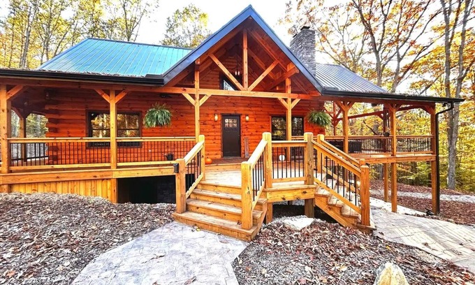 Carbon Hill Apartment | The Lodges at Moonlit cabins- Both Lodges