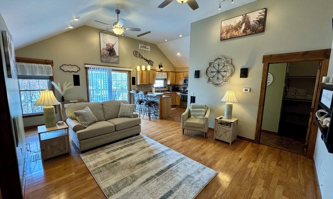 Wilmington House | The Loft- 1.3 Miles to World Equestrian Center.Beautiful Country Setting