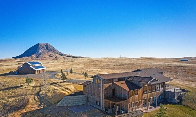 Sturgis Apartment | THE LOFT AT RAZ HIDEAWAY RANCH by RedAwning