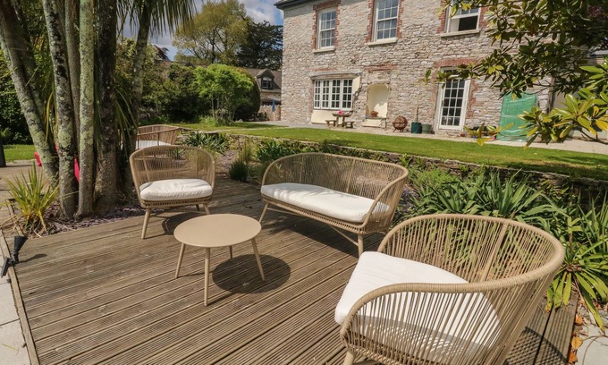 Newton Ferrers Cottage | THE LOFT, pet friendly, with a garden in Brixton