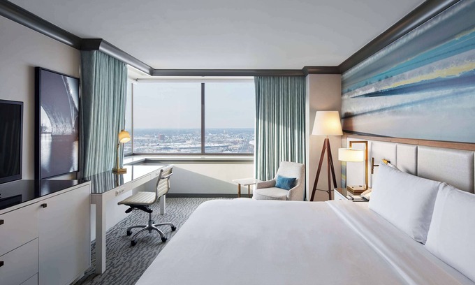 Downtown Minneapolis Hotel | The Lofton Hotel, Tapestry Collection by Hilton