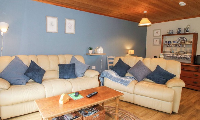 Adforton Cottage | THE LOG CABIN, with a garden in Adforton