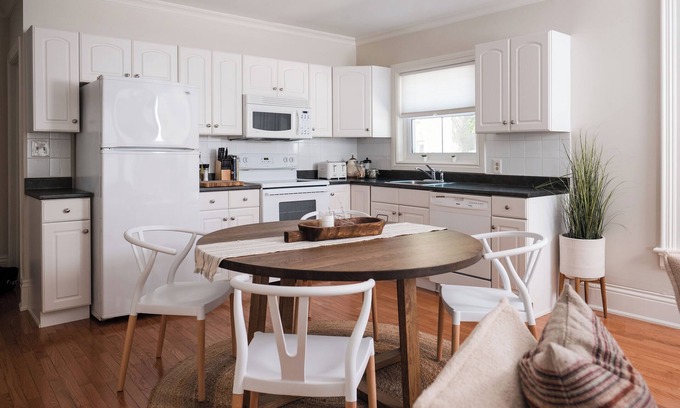 Prince Edward House | The Logan West Suite | Picton | 2 Bedrooms