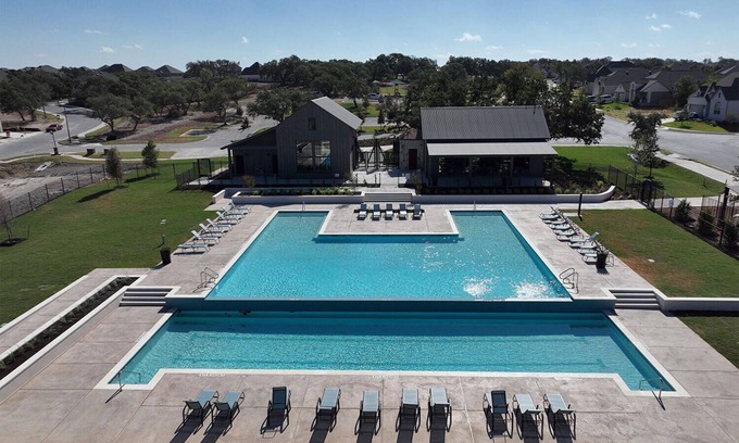 Kyle House | The Lone Star - A Perfect Place to Unwind