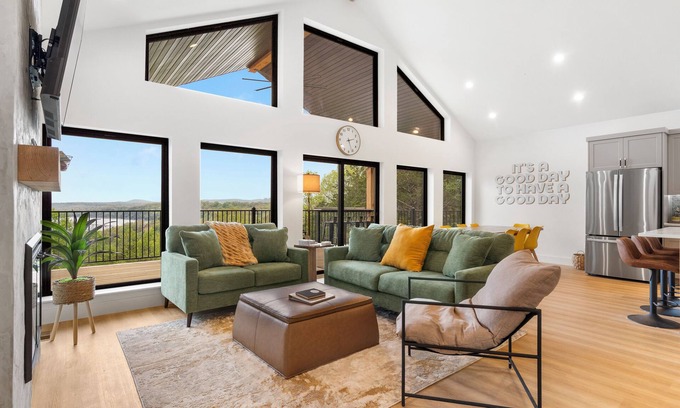 Shell Knob House | The Lookout at Table Rock Lake - Luxurious Stay - Hot Tub - Bring Your Boat!