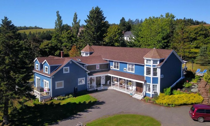 New Glasgow Bed & Breakfast | The Lookout Inn