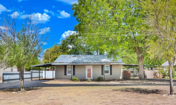 Abilene House | The Lookout is a relaxing, pet friendly experience minutes from Abilene!