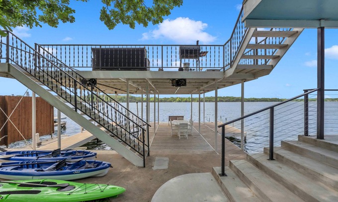 Marble Falls House | The Lookout- Lakefront w/2 Kitchens, Dock, Views