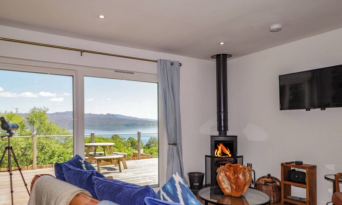 Breakish Cottage | THE LOOKOUT, pet friendly, character holiday cottage in Broadford