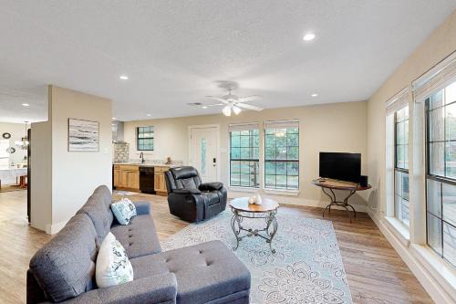 Pipe Creek House | The Los Madrone Home