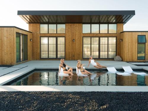 Panorama Heights House | The Lunawood - Lux Home Pool and Spa