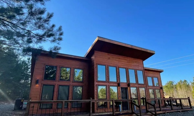 Broken Bow Cabin | The Lux River Ranch 5 star secluded w/all the amenities & soaking tub!