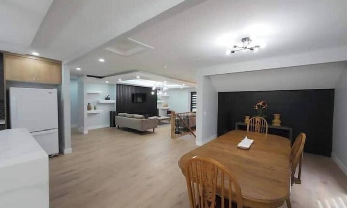Southeast Calgary House | The Luxe Escape Calgary I 3BR Vacation Home