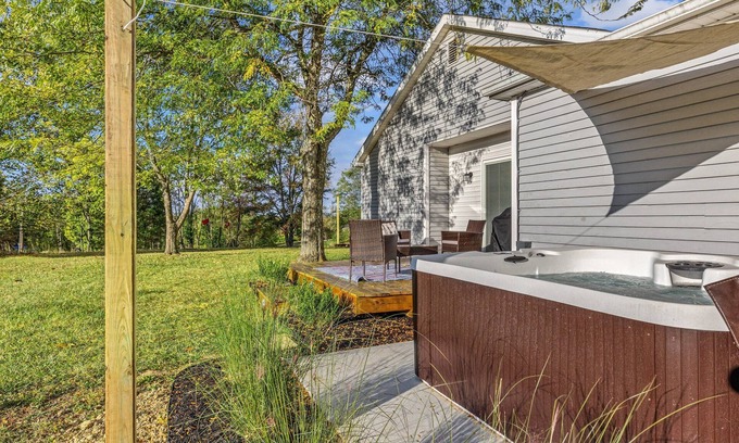 Harrodsburg Apartment | The Luxe/Hot Tub/On Bright Leaf Golf Course
