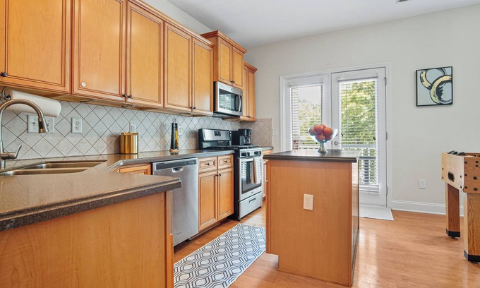 Midtown House | The Luxe on 16th Steps to Atlantic Station