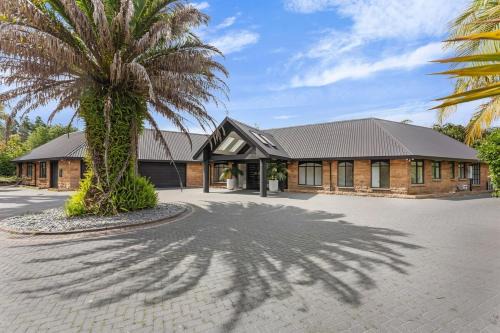 Manurewa House | The Luxe Retreat