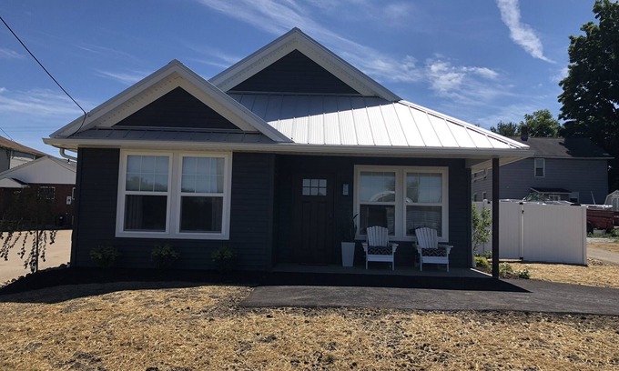 Beach City House | The Magnolia House in Wilmot Ohio